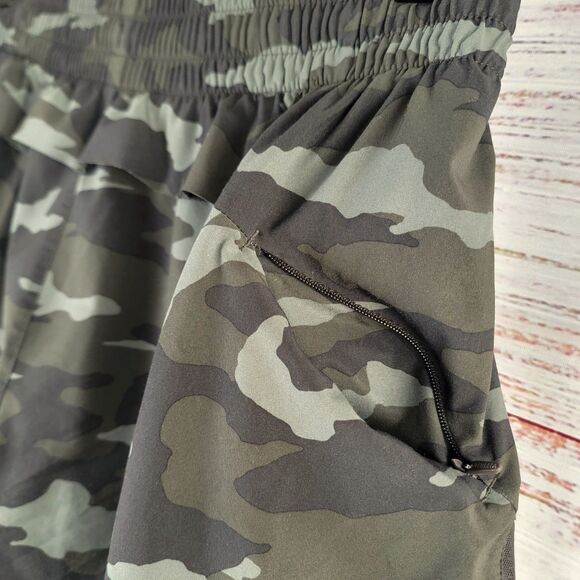 Athleta Printed Mesh Racer Run Shorts 4" Green Camo Athletic Running Womens Sz S - Picture 8 of 12